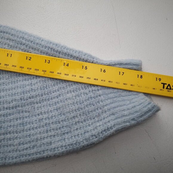 Divided H & M Ladies Size Medium Button Front Crop Light Blue Sweater - Picture 11 of 12